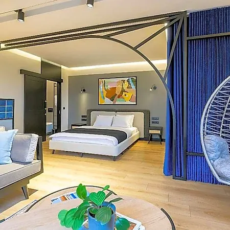 Upside Aparthotel
