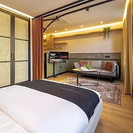 Upside Aparthotel